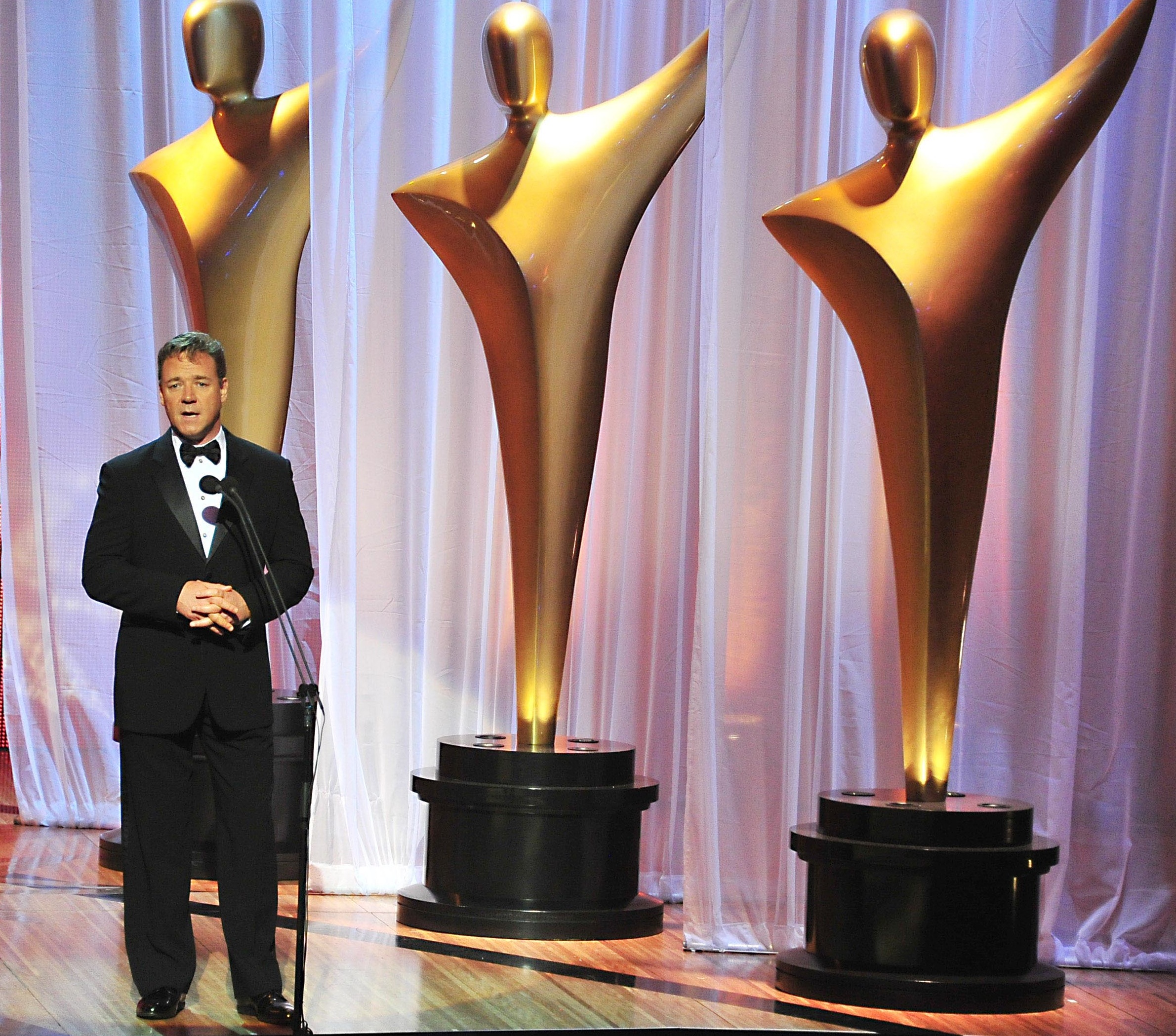 BKI AACTA Statues behind Russell Crowe